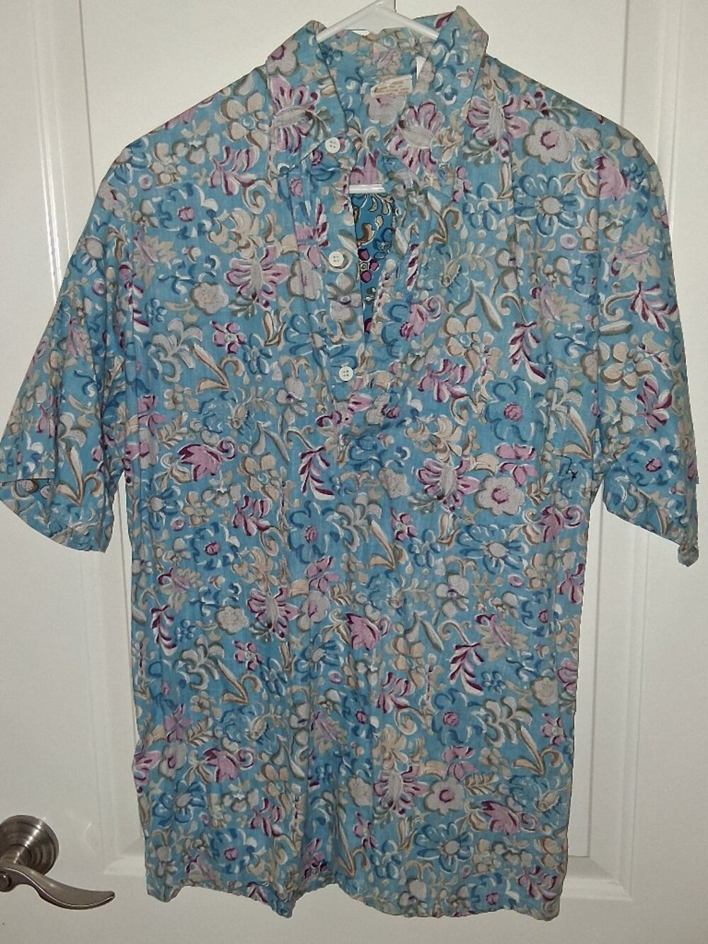 Go Barefoot Hawaiian Shirt Mens pullover medium = made in USA